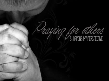 816-Praying Inspirational Graphic Quote Poster